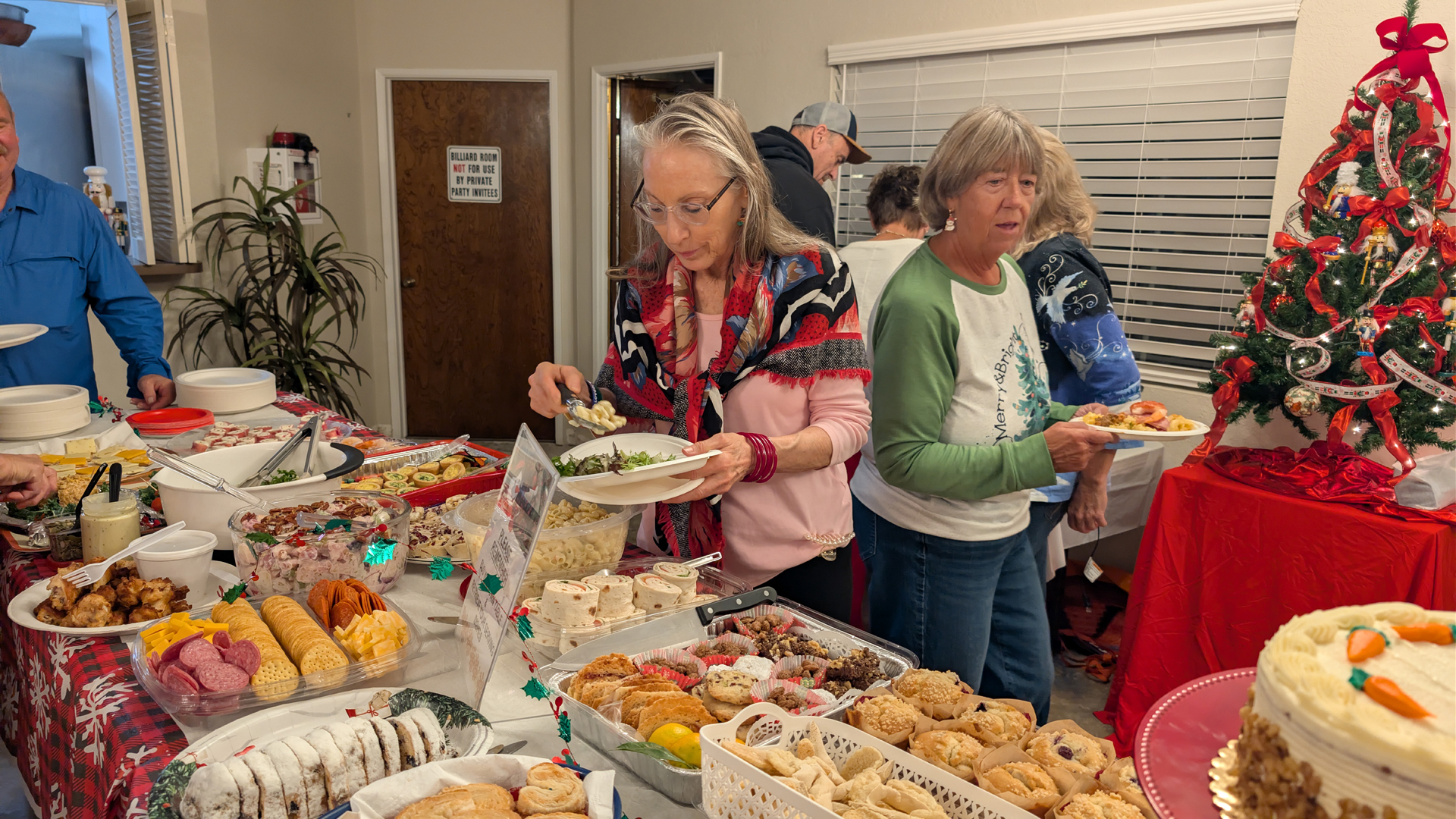 holidayPotluck2025007