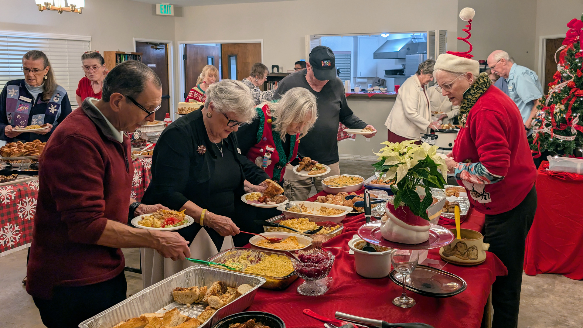 holidayPotluck2025017