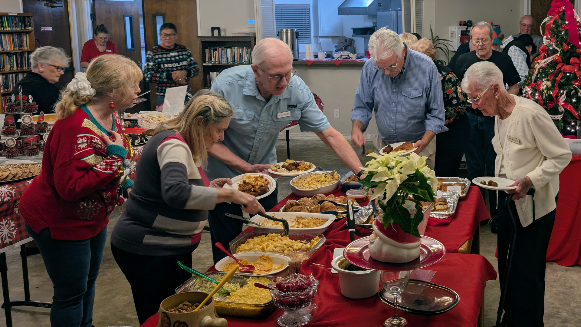 holidayPotluck2025018