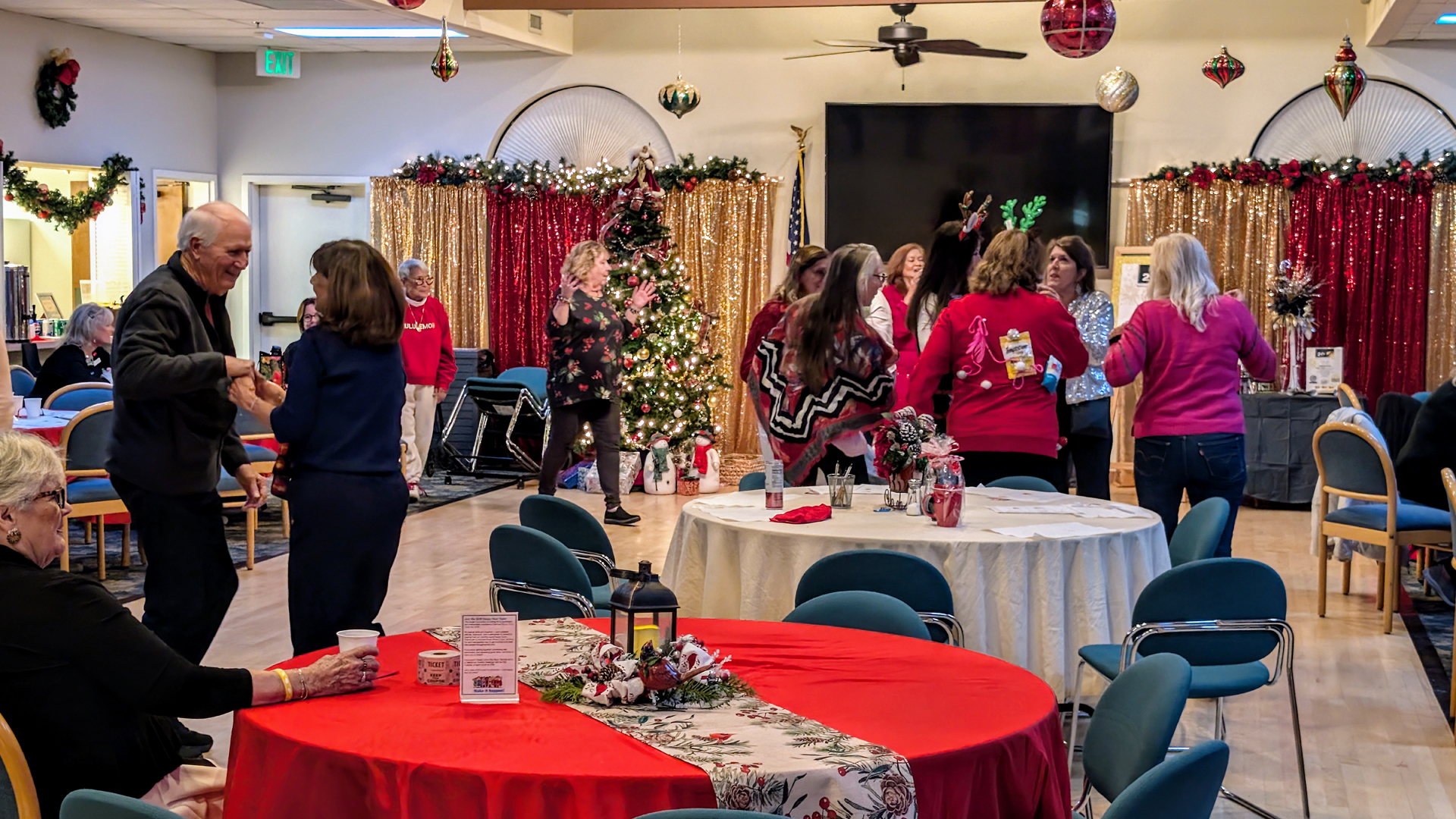 holidayPotluck2025023